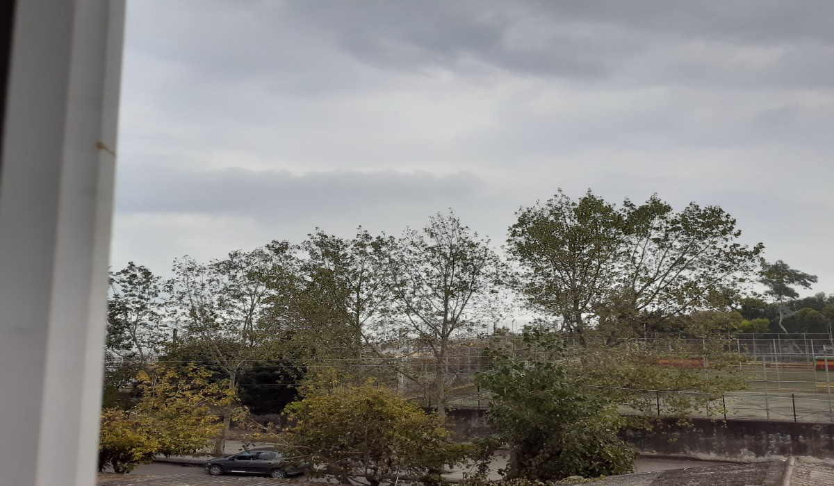 منظره بیرونی آپارتمان یک خوابه نخست وزیری بابلسر