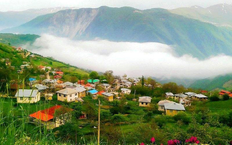 فیلبند روستایی روی ابرها